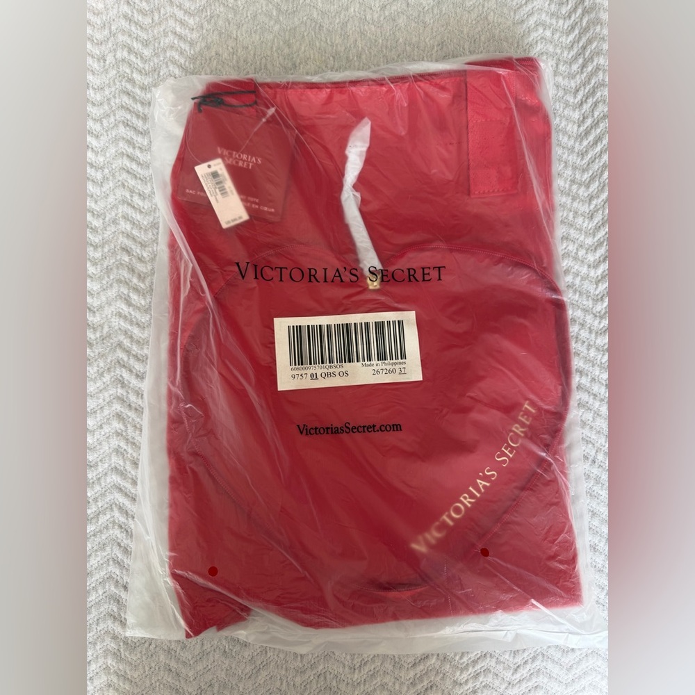 Victoria Secret Red Heart Tote Packable Travel Bag Valentine Nylon OS - Picture 2 of 7
